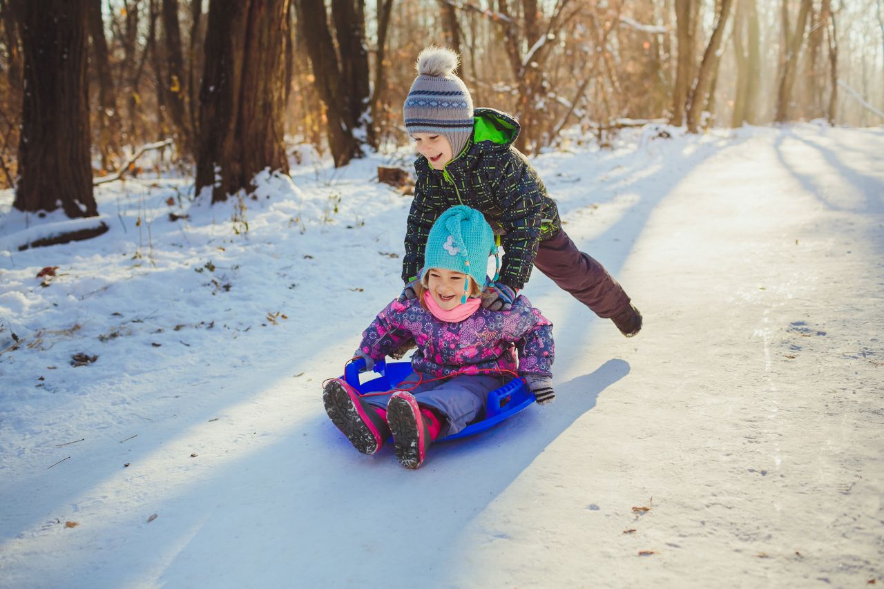 Jak ubierać dzieci na zimowe spacery?