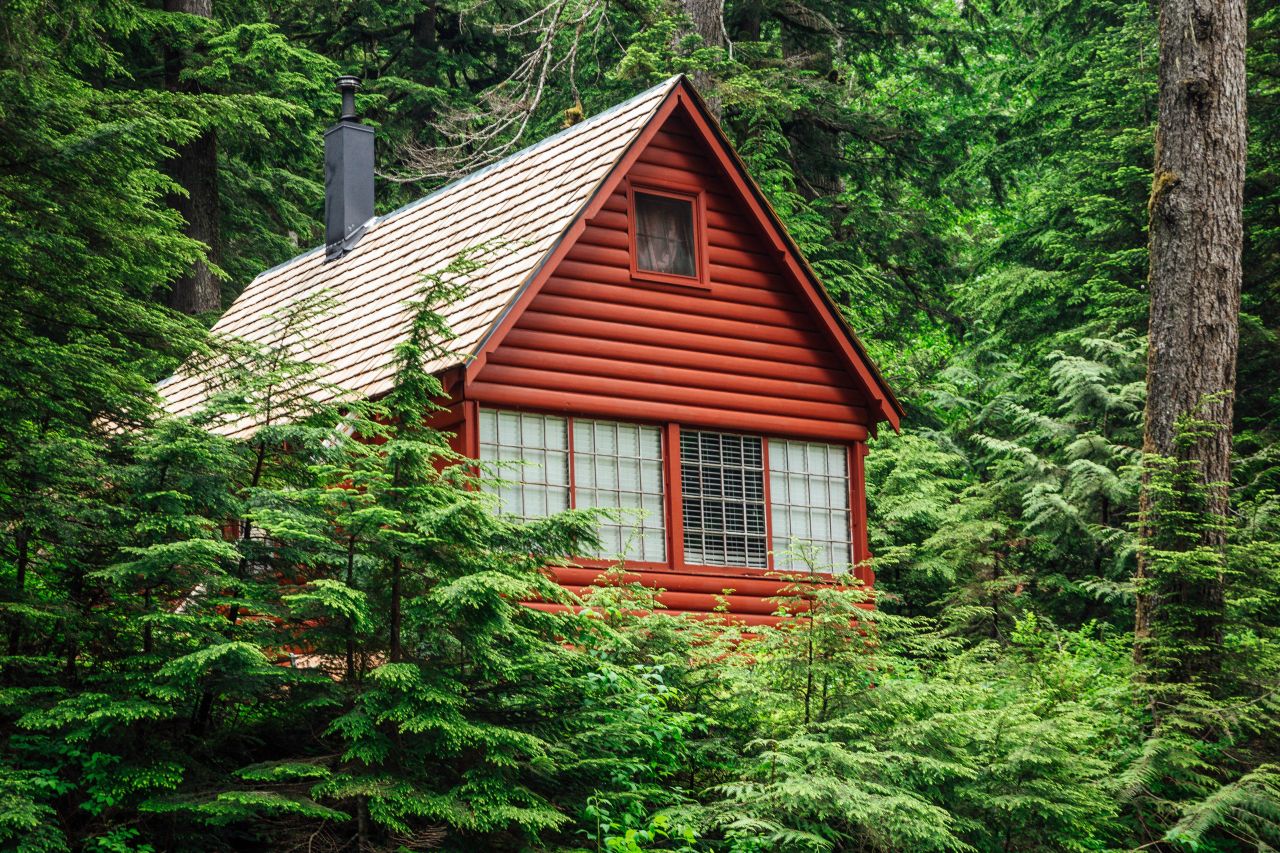 Dom drewniany – czy warto w nim zamieszkać?