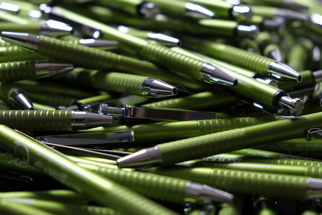 Długopisy z nadrukiem – świetny pomysł na prezent lub promocje firmy