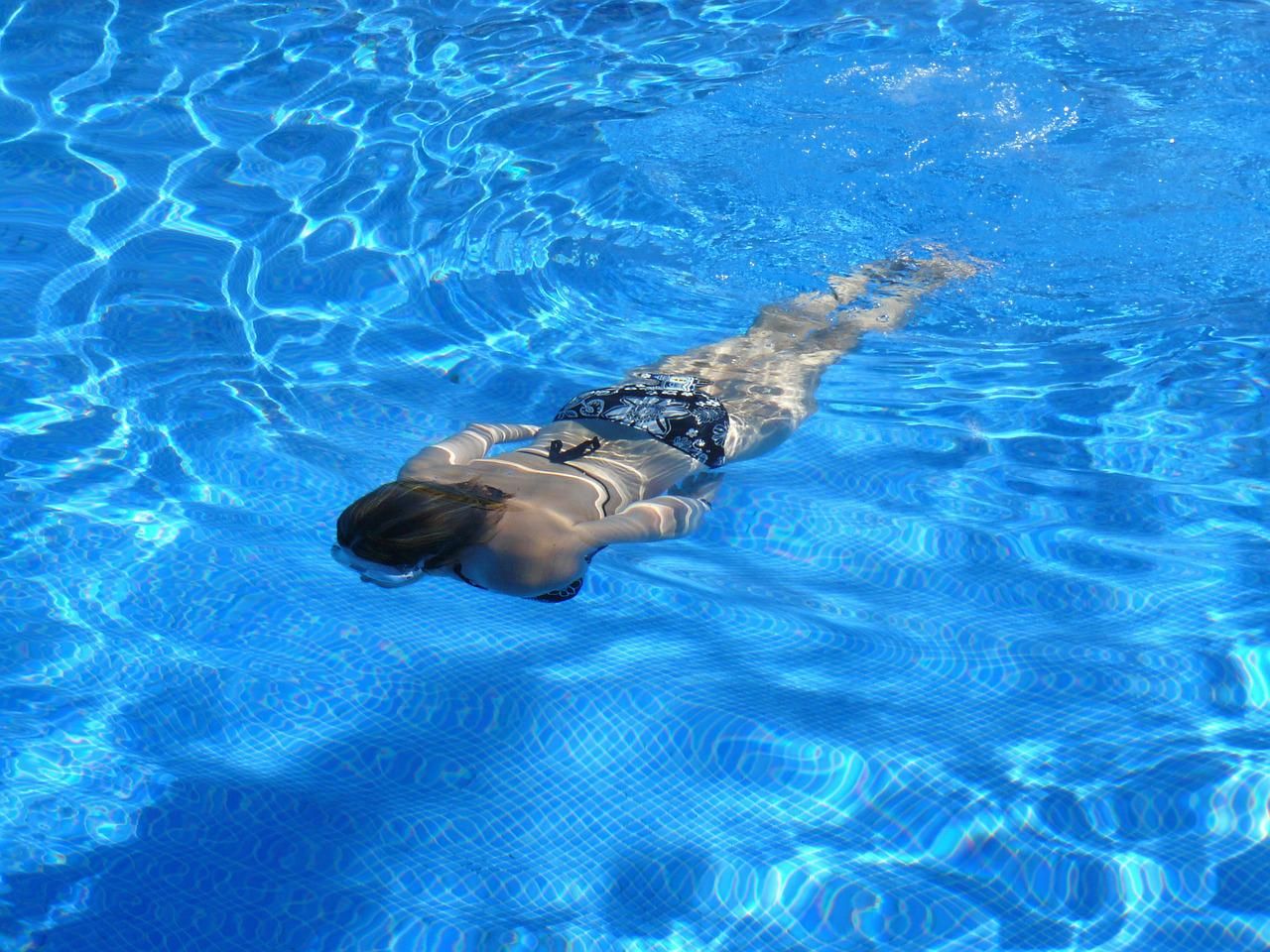Akrylowa technologia basenowa – na czym ona polega?